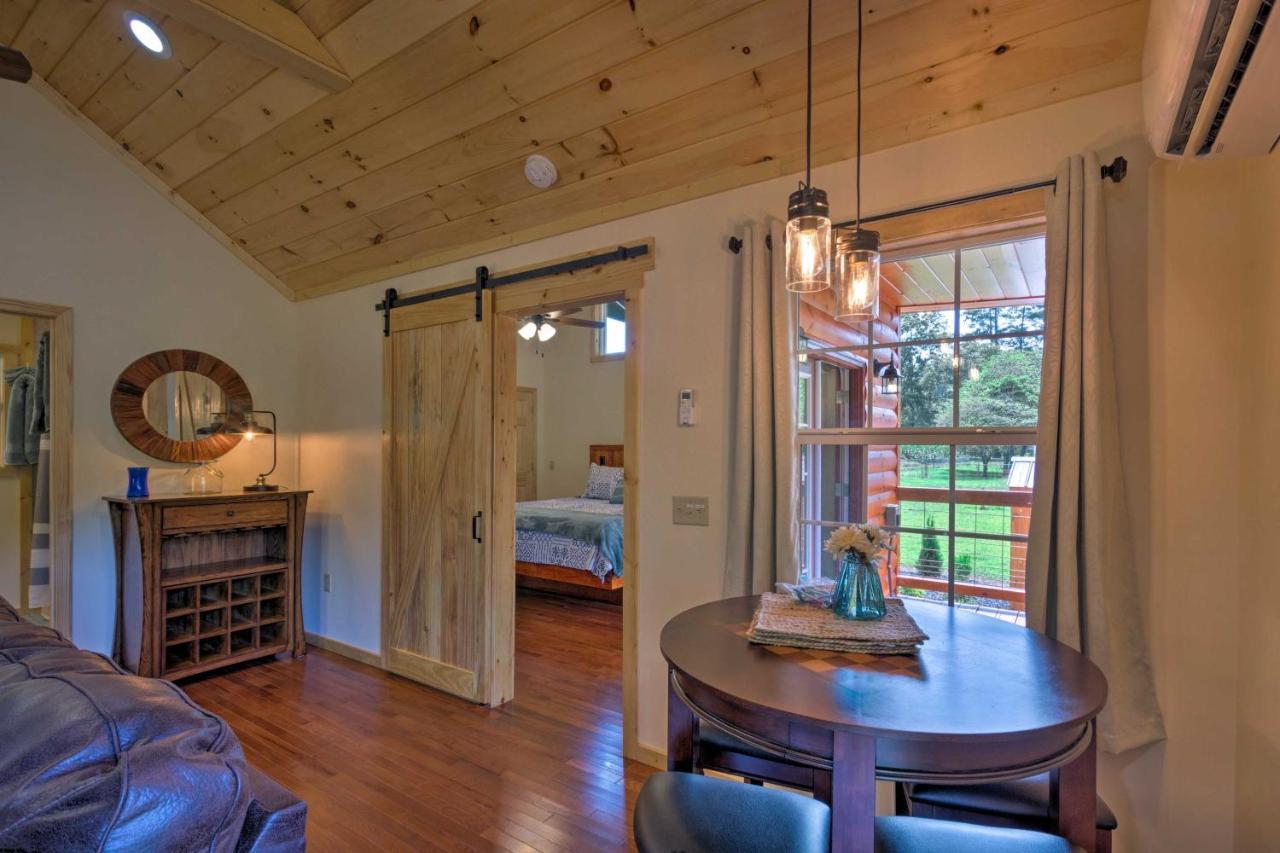 Cozy Riverfront Cabin With Private Deck And Hot Tub! Bryson City Extérieur photo